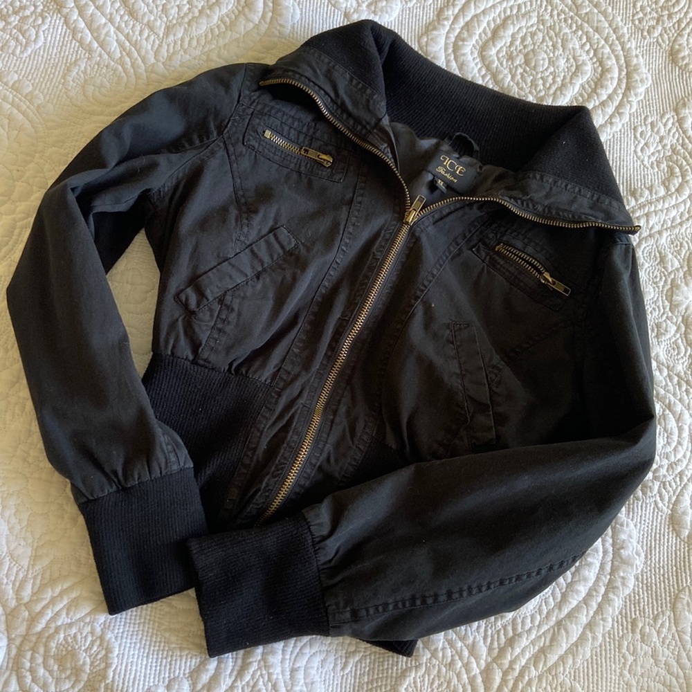 BLACK JACKET